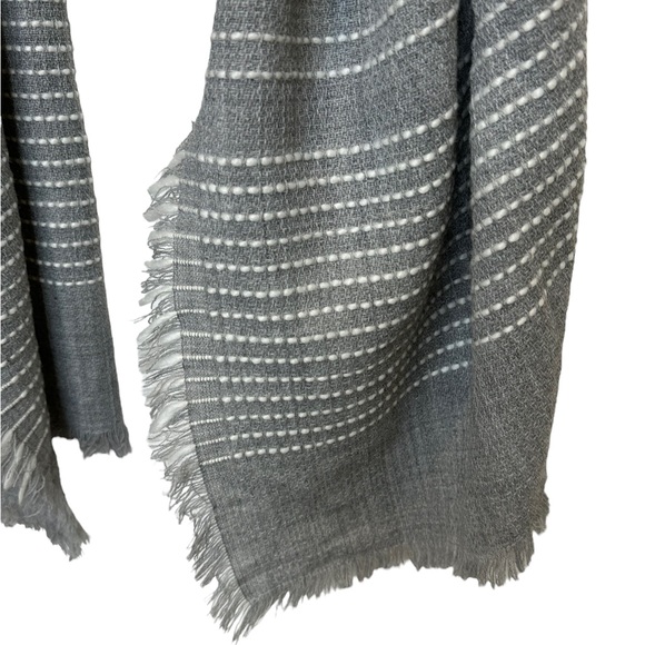 Gap Scarf Womens Fringe Soft wrap Knit Striped Gray White - Picture 2 of 7
